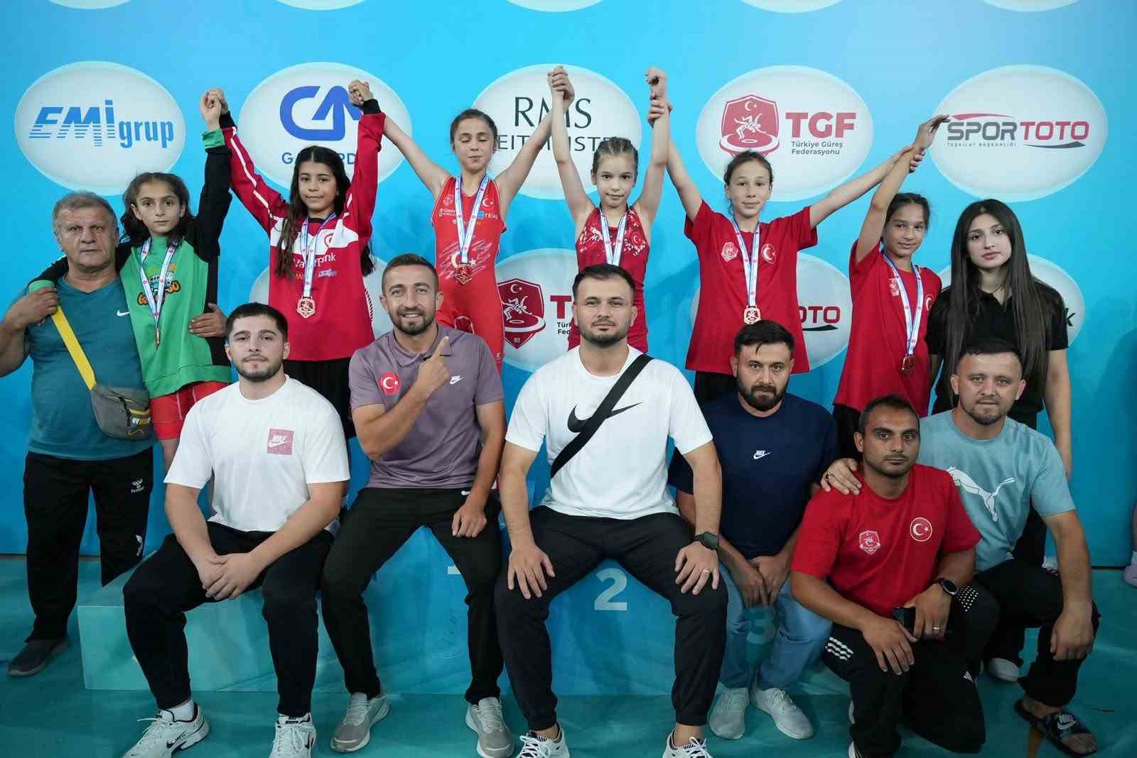 bilecikli-gurescilerden-turkiye-sampiyonasi-nda-buyuk-basari