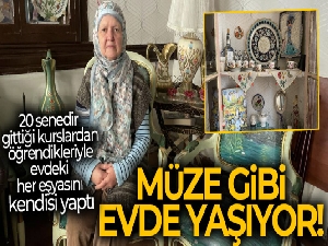 Balat'ta müze gibi evde yaşıyor