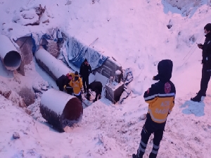Girdikleri boruda zehirlenen iki işçiden biri aranıyor