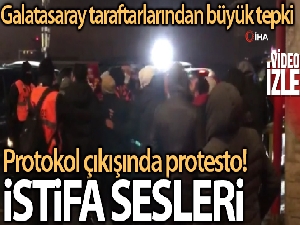 Galatasaray taraftarından yönetim ve futbolculara protesto