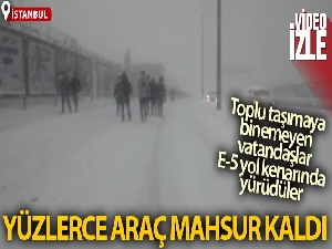 Toplu taşımaya binemeyen vatandaşlar E-5 yol kenarında yürüyerek ilerledi