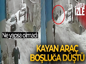 Bursa'da buzlanan yolda kayan araç ev ile yol arasındaki boşluğa düştü