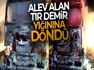 Otoyolda alev alev yanan tırdan geriye demir yığını kaldı