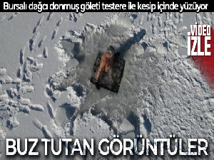 Uludağ'ın buz tutan göllerini testere ile kesti...Üzerinde yürüyüp altında yüzüyor