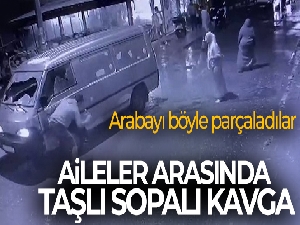 Büyükçekmece'de aileler arasında taşlı sopalı kavga kamerada: 3 yaralı