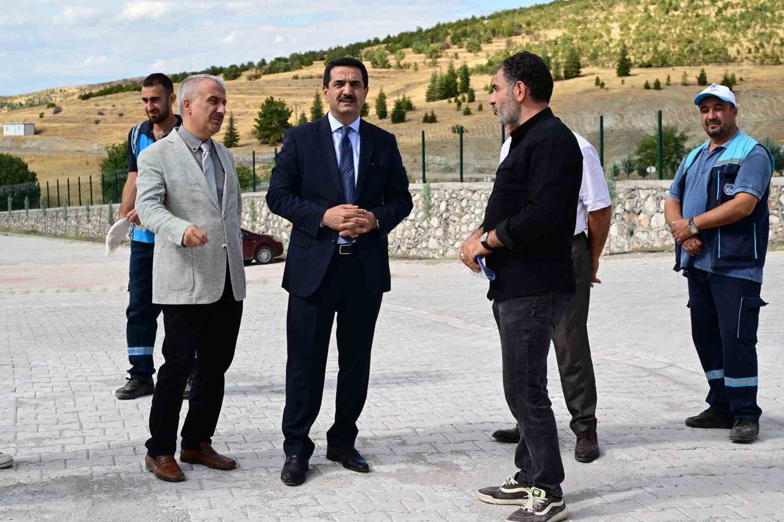 baskan-taskin-hayvan-barinaginda-incelemelerde-bulundu