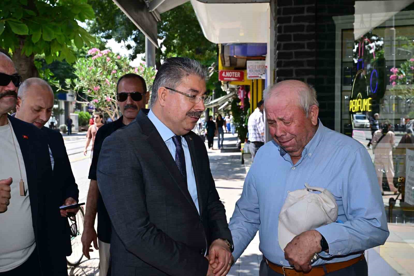 vali-yilmaz-ile-vatandasin-duygulandiran-bulusmasi