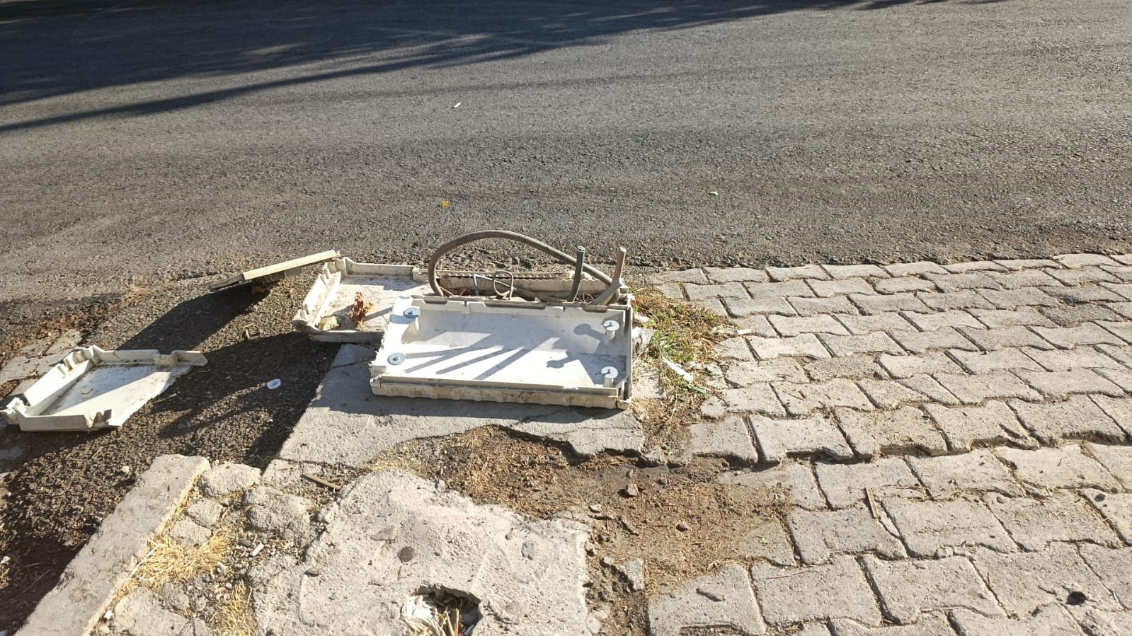 pide-firininin-onundeki-elektrik-kablolari-tehlike-saciyor