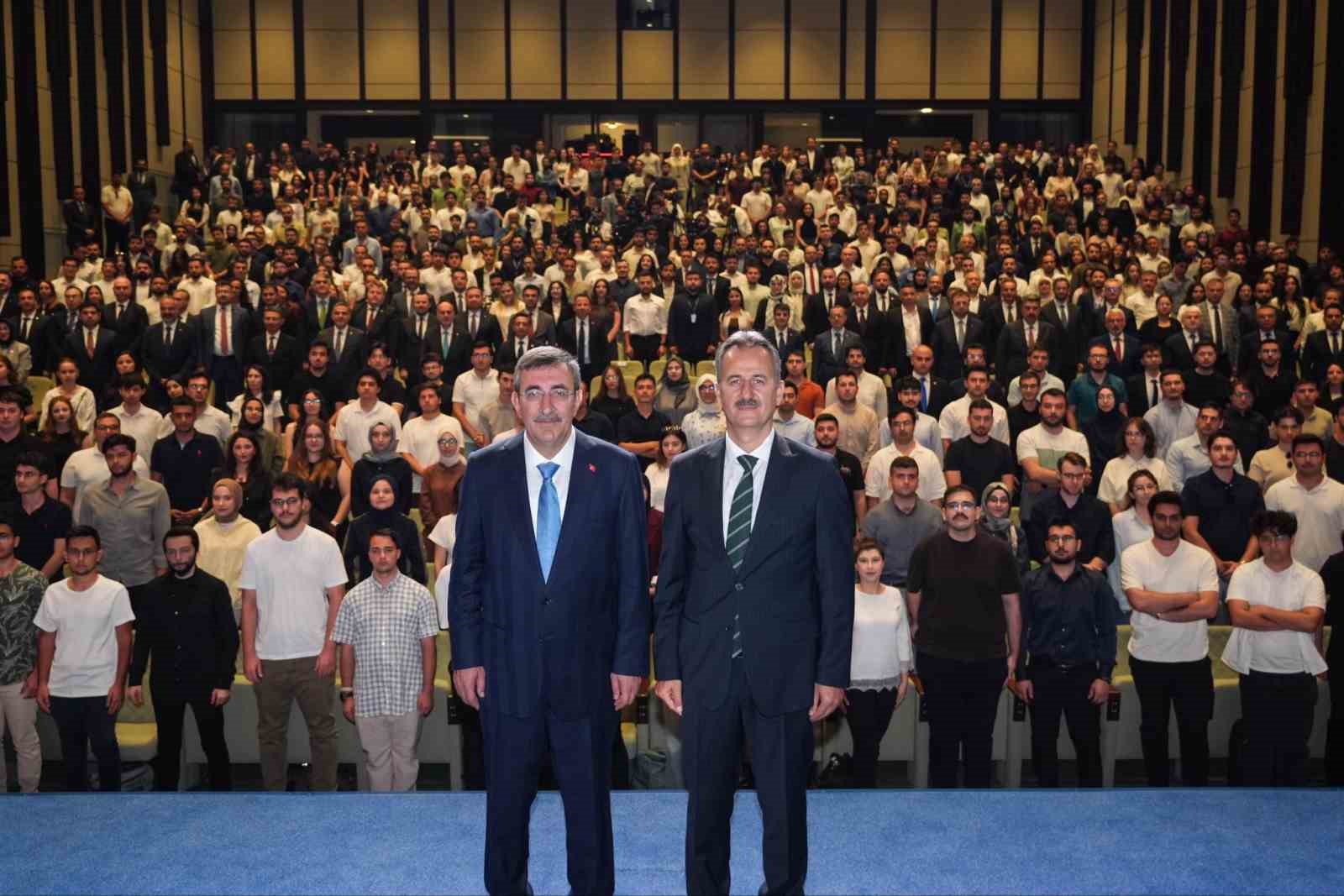 cumhurbaskani-yardimcisi-yilmaz-savunma-sanayiinde-hedefimiz-en-kisa-surede-ulkemizi-ilk-10-ihracatci-ulke-arasina-sokmak