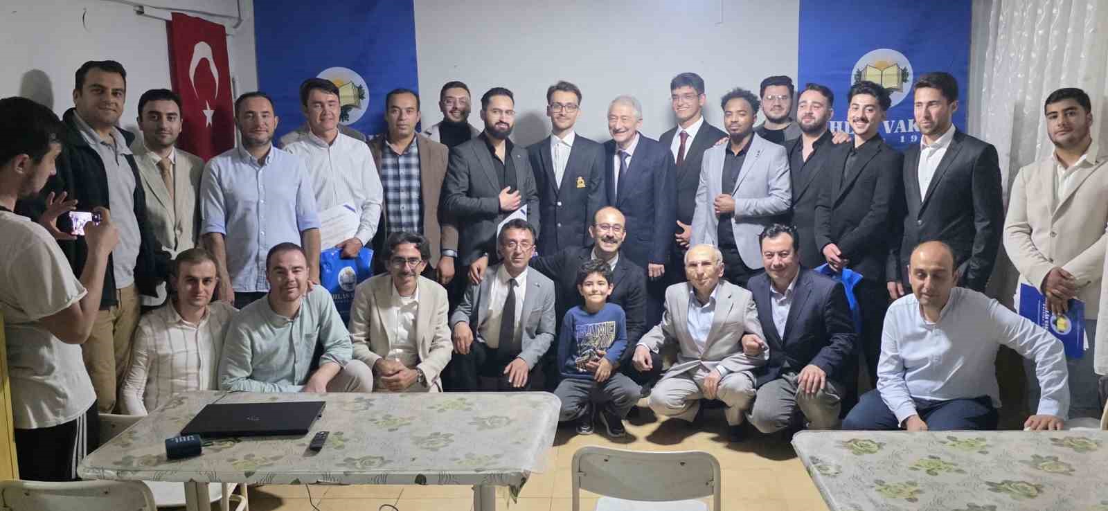 ihlas-vakfi-kutahya-huzur-erkek-ogrenci-yurdu-nda-mezuniyet-heyecani