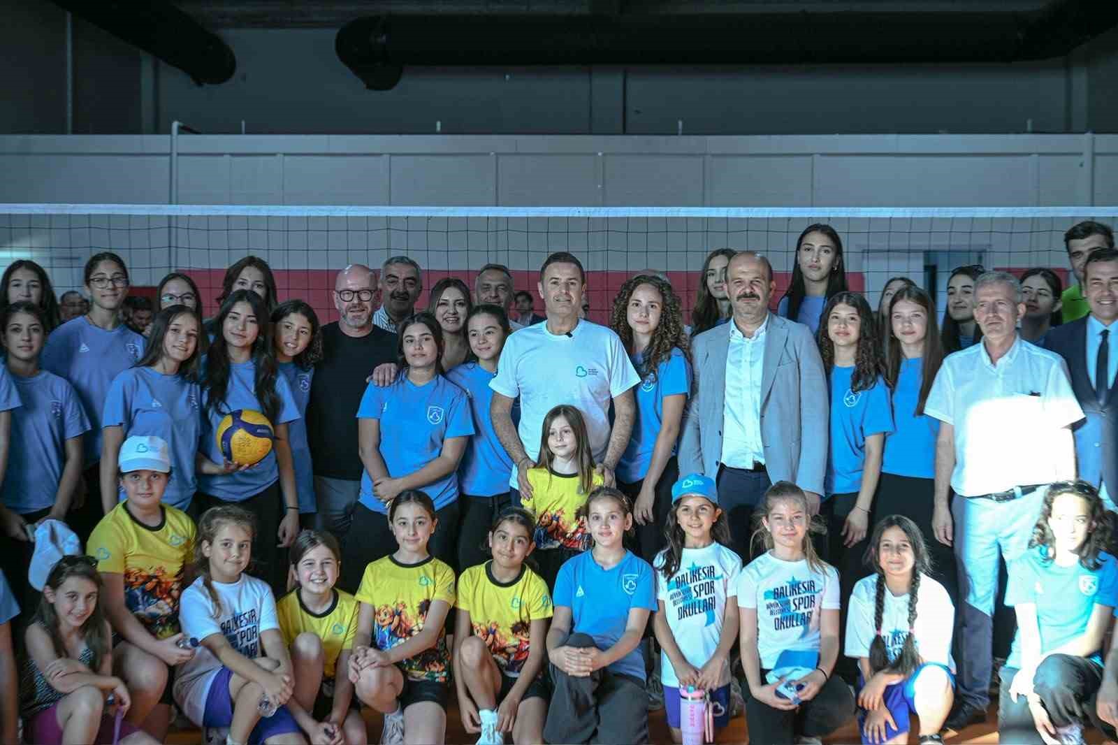 buyuksehir-atil-depolari-modern-spor-kompleksine-donusturdu