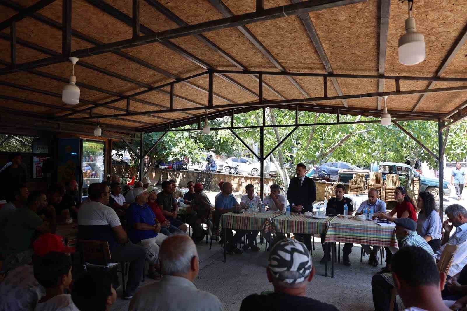 gokceada-kaymakami-vatandaslarla-bir-araya-geldi