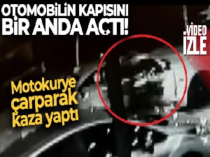 Bursa'da otomobilin kapısını bir anda açtı, motokurye çarparak böyle kaza yaptı