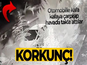 Otomobile çarpan motosikletteki sürücü ve arkadaşı metrelerce havaya uçtu...Feci kaza kamerada