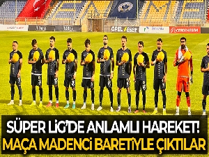 Şehit madenciler için sahaya baretle çıktılar