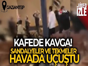 Kafedeki kavgada sandalyeler ve tekmeler havada uçuştu