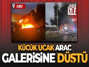 ABD'de küçük uçak araç galerisine düştü: 2 ölü