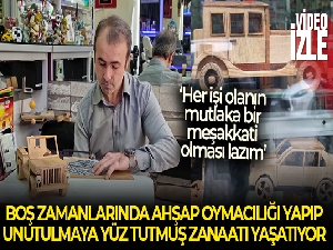 Boş zamanlarında ahşap oymacılığı yaparak unutulmaya yüz tutmuş zanaatı yaşatıyor