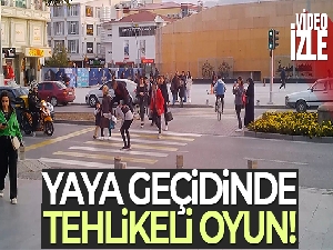 Yaya geçidinde tehlikeli oyun!