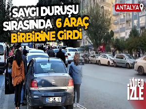 Saygı duruşu sırasında yaşanan zincirleme kazada 6 araç birbirine girdi
