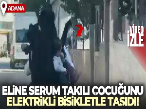Eline serum takılı çocuğunu elektrikli bisikletle taşıdı
