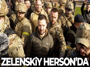 Zelenskiy, Rus birliklerinin çekildiği Herson'u ziyaret etti