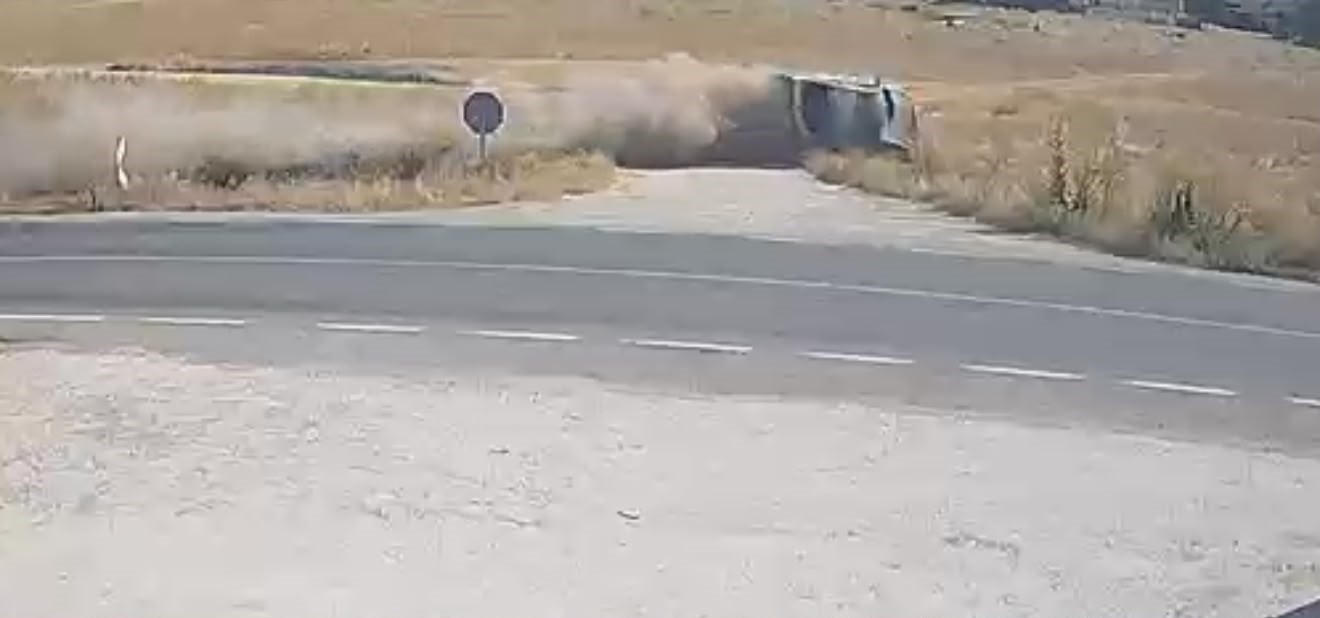kaza-aninin-guvenlik-kamerasi-goruntuleri-gorenleri-dehsete-dusurdu
