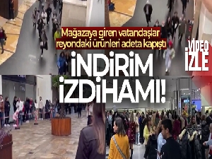 İzmir'de AVM'lerde indirim izdihamı