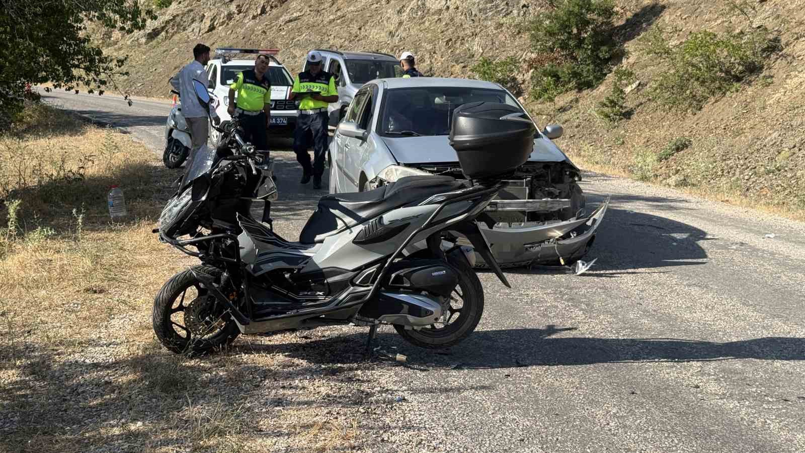 alcili-koluyla-kullandigi-motosikletle-kaza-yapti