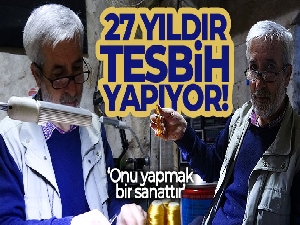 500 yıllık dükkanda işini sabırla yapıyor