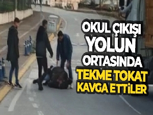 Okul çıkışı yolun ortasında kavga ettiler