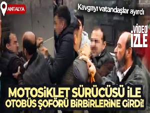 Motosiklet sürücüsü ile otobüs şoförünün kavgasını vatandaşlar ayırdı