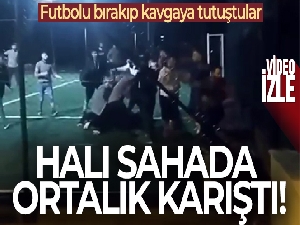 Halı sahada 2 takım arasında sıra kavgası kamerada