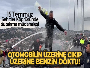 Otomobilin üzerine çıkıp benzin döken şahsa itfaiyeciden ‘su sıkma' müdahalesi