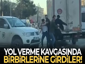 Pendik'te yol verme kavgası caddeyi ringe çevirdi