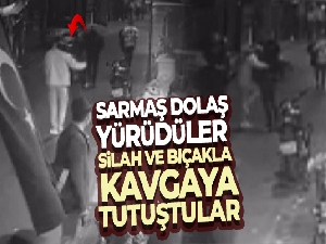 Sarmaş dolaş yürüdüler daha sonra bıçak ve silahla kavga ettiler