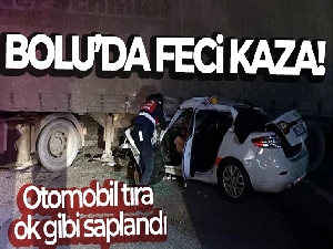 Otomobil acil çıkıştan dönmek isteyen tıra ok gibi saplandı: 1 ölü