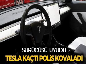 Sürücüsü uyuyan Tesla 15 dakika boyunca polisten kaçtı
