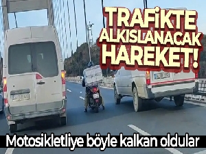 Şiddetli rüzgarda köprüden geçmeye çalışan motosikletliye böyle kalkan oldular