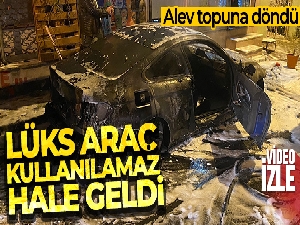 Park halindeki lüks otomobil alev topuna döndü