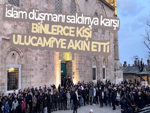 İslam düşmanı saldırıya karşı binlerce kişi Ulucami'ye akın etti