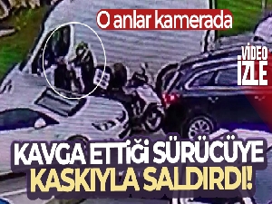 Eyüpsultan'da ters yöne giren motosiklet sürücüsü kavga ettiği sürücüye kaskıyla saldırdı