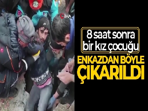 8 saat sonra bir kız çocuğu enkazdan böyle çıkarıldı