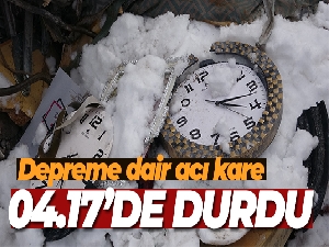 Enkazın altında bulunan duvar saati 04.17'de durmuş