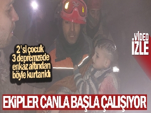2'si çocuk 3 depremzede enkaz altından böyle kurtarıldı