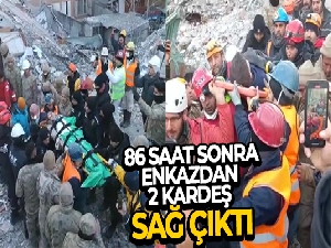 Erciş jandarma 86 saat sonra enkazdan 2 kardeşi sağ çıkardı