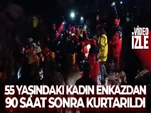 55 yaşındaki kadın enkazdan 90 saat sonra kurtarıldı