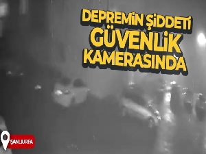 Şanlıurfa'da depremin şiddeti güvenlik kamerasına yansıdı
