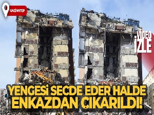 Yengesi secde eder halde enkazdan çıkarıldı