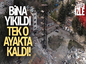 Bina yıkıldı, yangın merdiveni ayakta kaldı